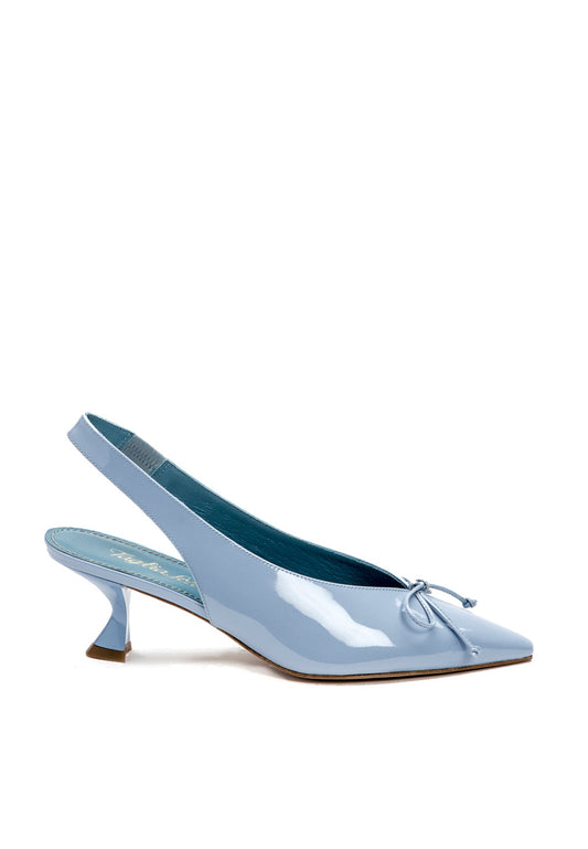 Slingback Pumps aus Lackleder in Hellblau