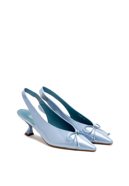 Slingback Pumps aus Lackleder in Hellblau