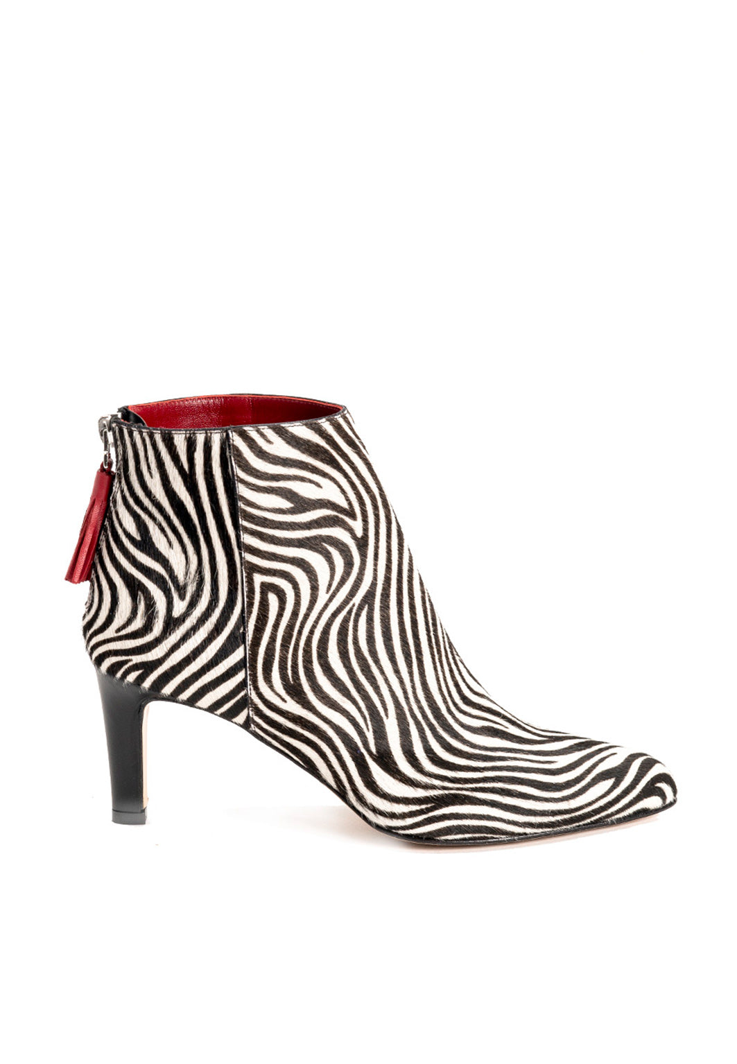 Stiefelette aus Ponyfell im Zebramuster in Schwarz