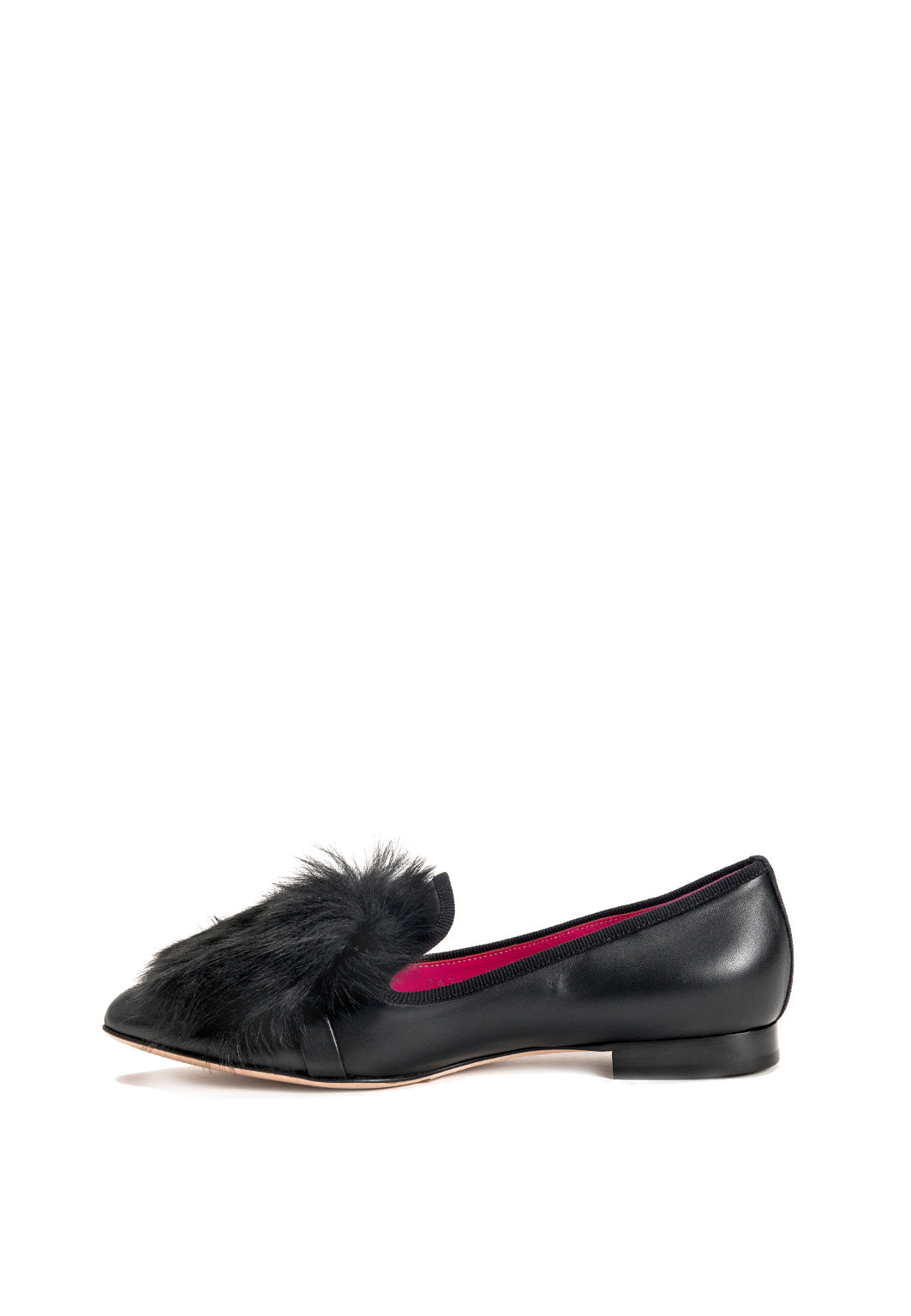 Ballerina mit Fellbrosche in Schwarz