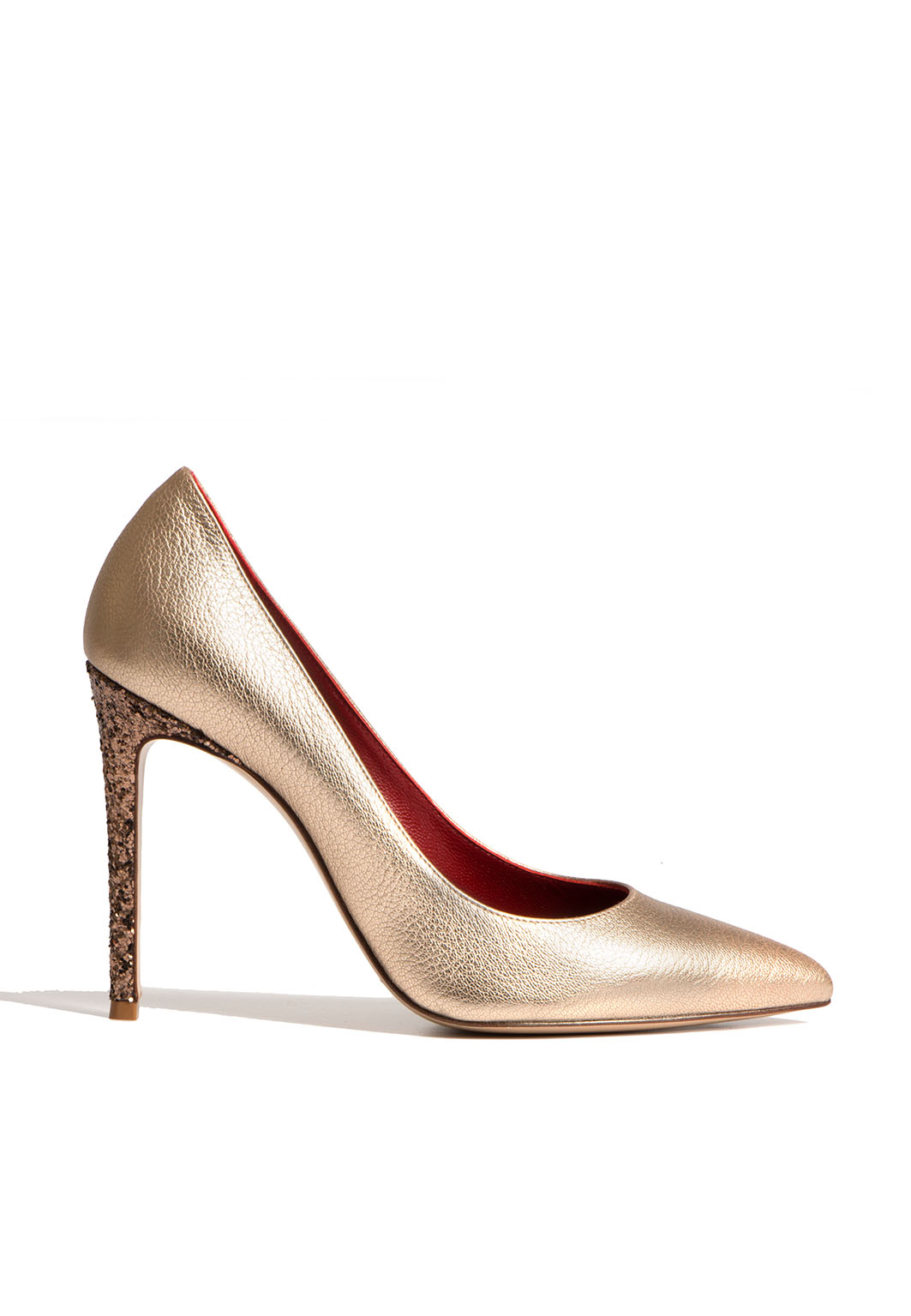 High Heel Pumps in Gold und glitzerndem Absatz, von links fotografiert