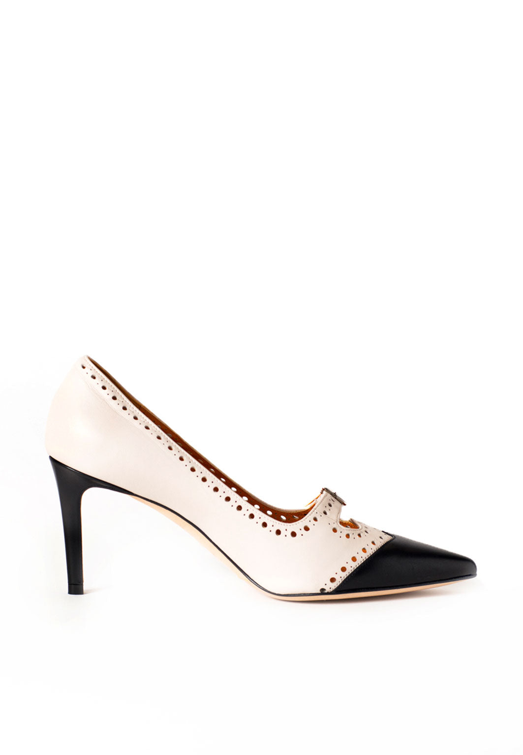 Pumps mit Budapester Muster in Creme