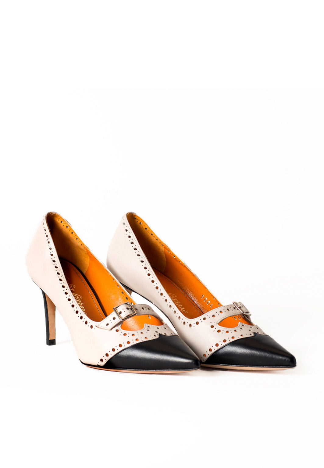 Pumps mit Budapester Muster in Creme