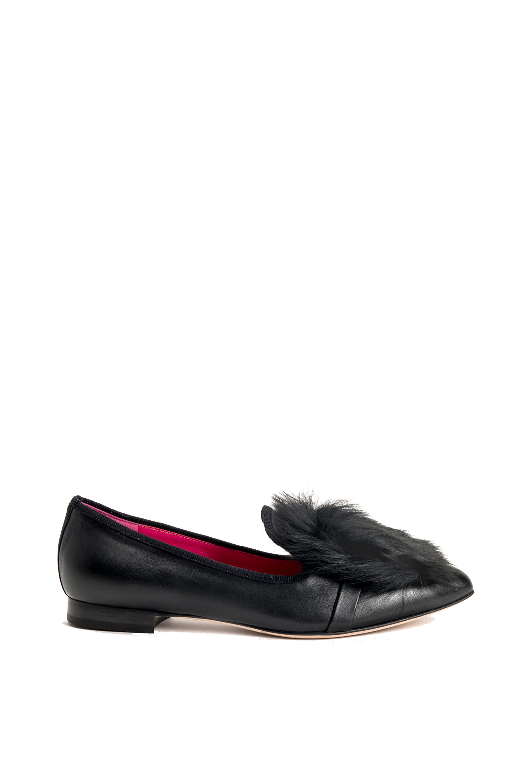 Ballerina mit Fellbrosche in Schwarz