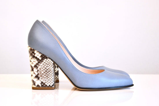 Blaue Pumps und weitere Designerschuhe