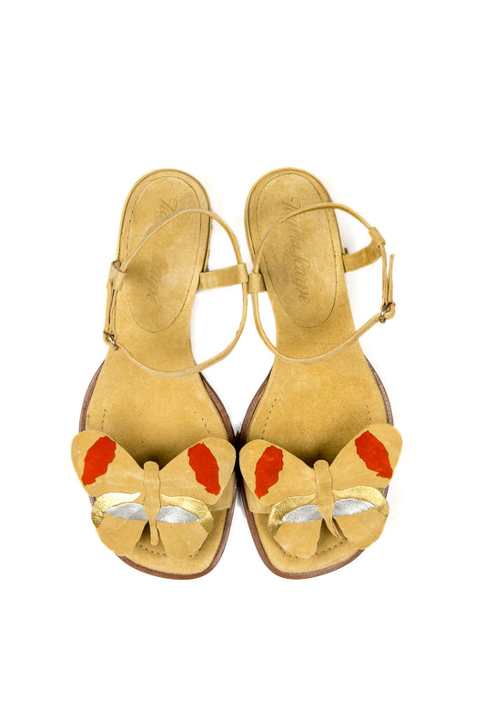 Sandale mit Schmetterlings-Applikation in Beige