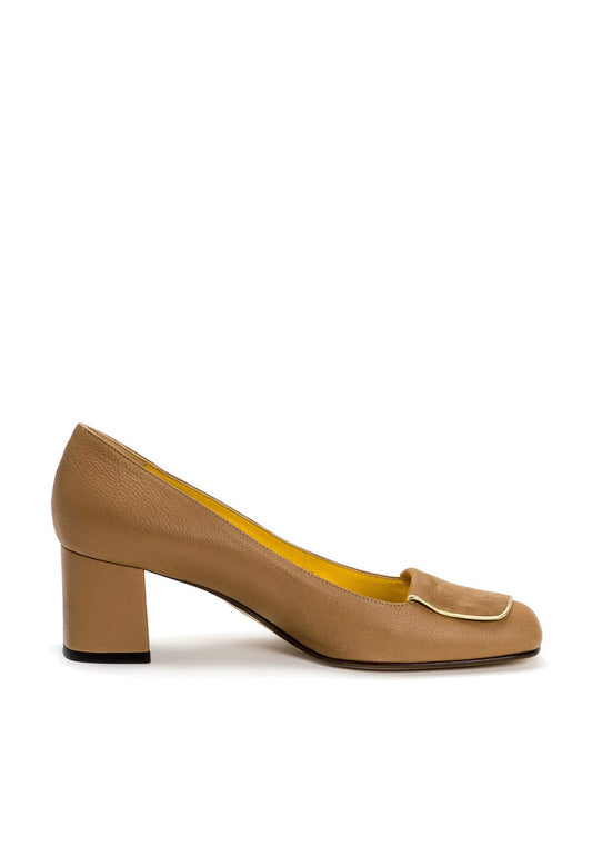 Elegante Pumps in Camel mit monochrom Patch