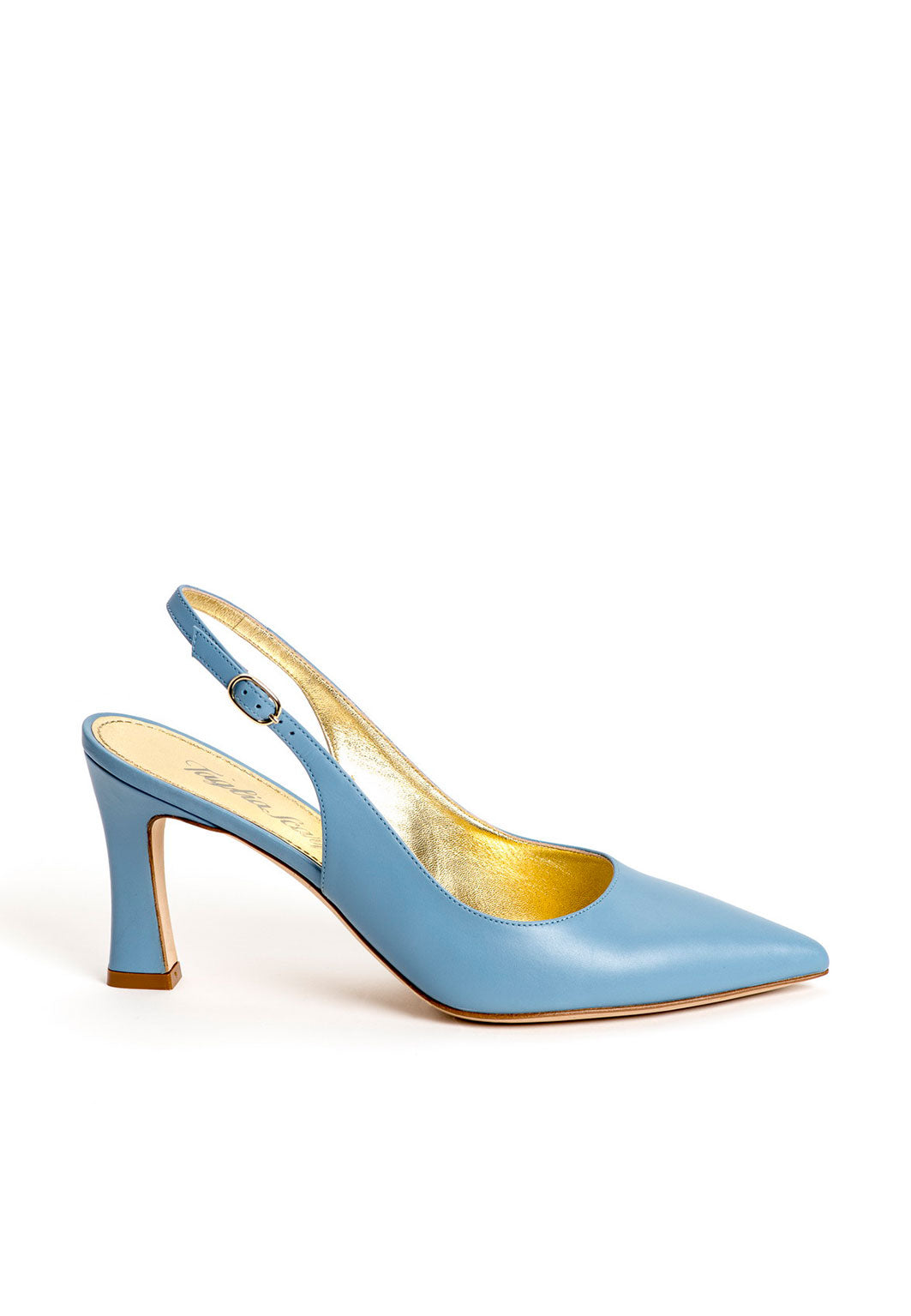 Luxus Schuhe für Damen aus blauem Kalbsleder mit verstellbarem Riemchen an der Ferse. Elegante Damenschuhe von rechts fotografiert. Offene Pumps in blau.