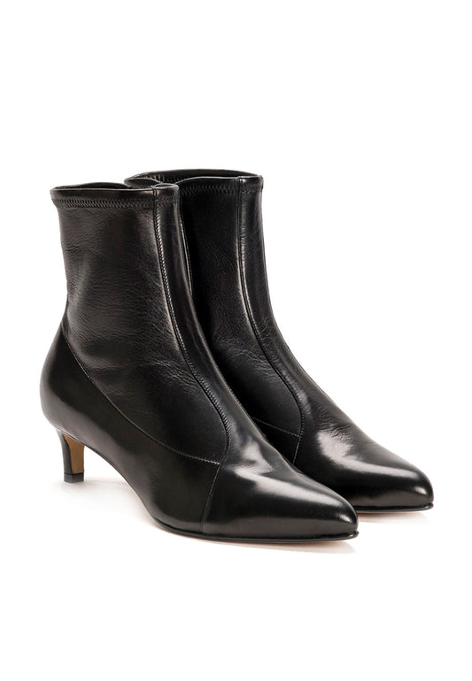 Stiefelette mit Kittenheels in Schwarz